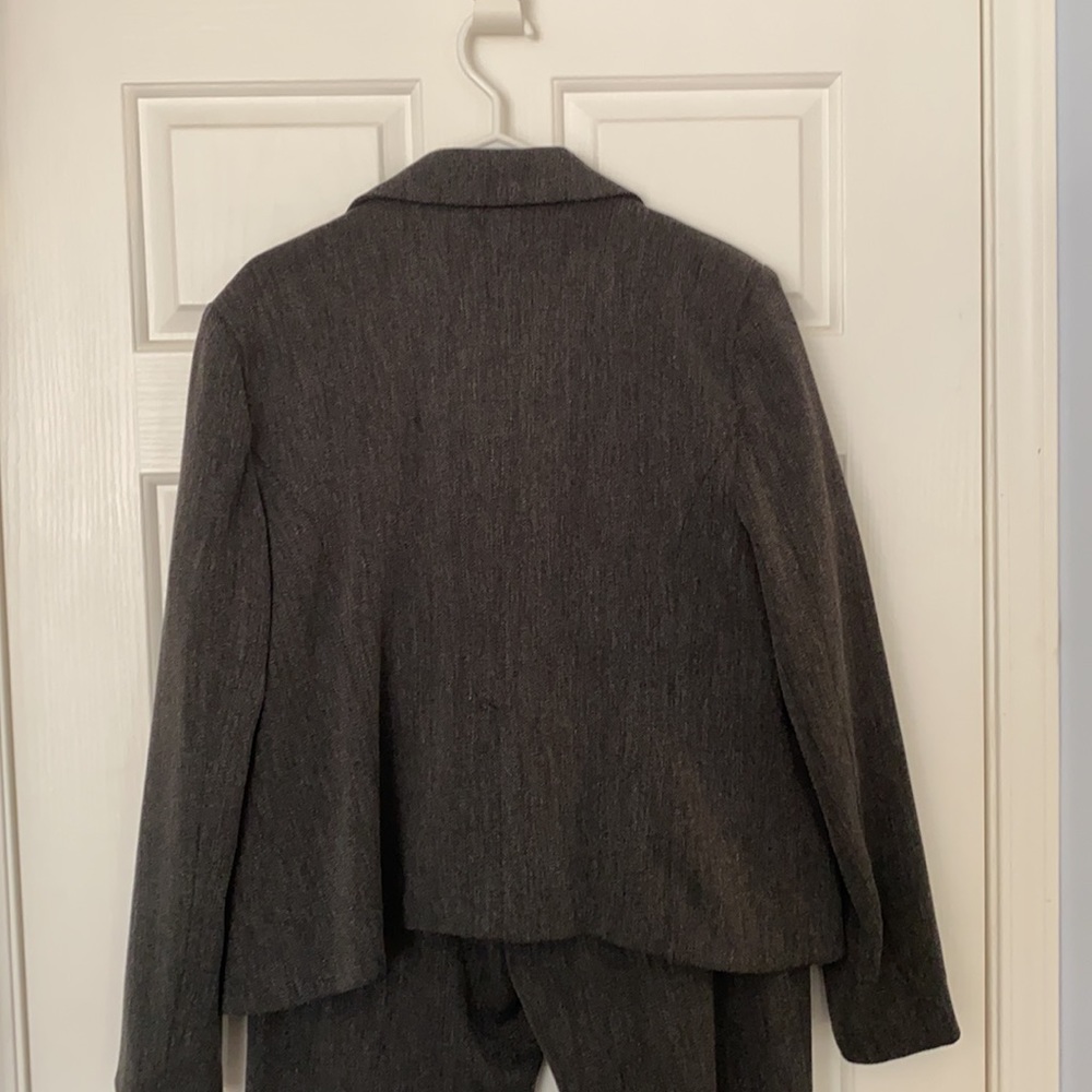 Suit - Picture 3 of 4